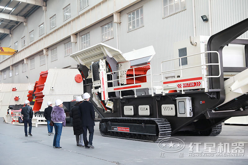 客戶參觀過移動制砂機生產車間后馬上下單，當天發貨